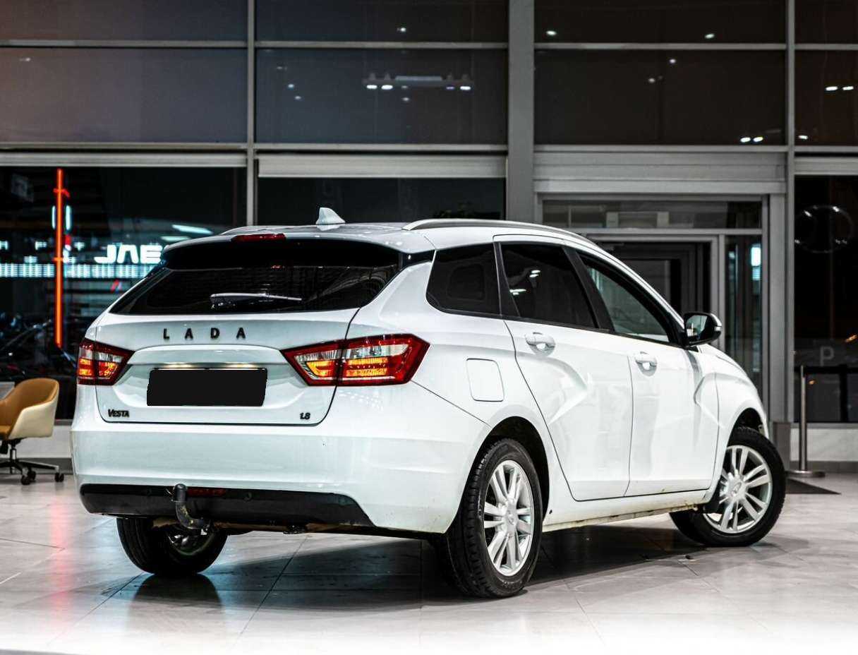 Lada (ВАЗ) Vesta SW, 2019 - фото №3